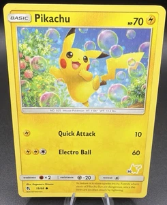 Pikachu 19/68 2019 Hidden Fates Regular - Picture 1 of 11