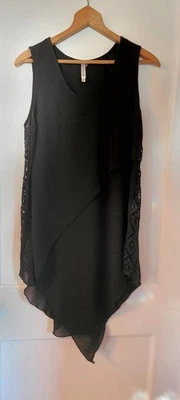 Camiseta sin mangas Monoreno negra grande con encaje laterales pecho 48" largo 34" Foto 1 de 4