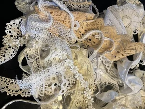 VINTAGE NEUTRAL LACE TRIM BULK LOT SEWING CRAFT SNIPPET ROLL DOLL CLOTHES - Picture 1 of 8