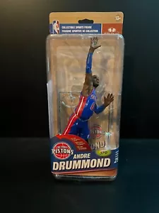 ANDRE DRUMMOND McFarlane BLAU Trikot VARIANTE GOLD NBA SP # 473/500 PISTONS Neu - Bild 1 von 2