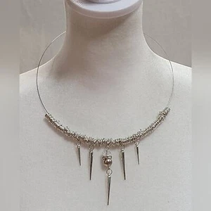 Silberfarbene Gothic Spike Halskette - Bild 1 von 3
