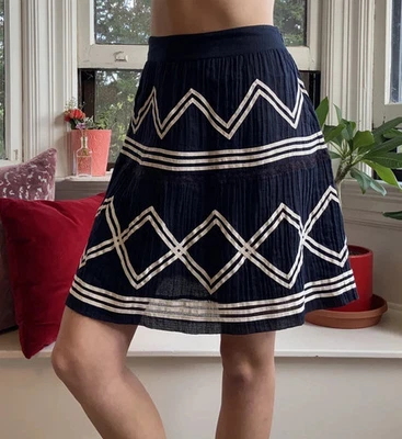 Falda Anthropologie Negra Marfil Apliques Camino Torcido Línea A Talla 0 Foto 1 de 3