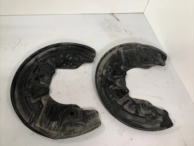 2002 2004-2009 Audi S4 dianteiro motorista e passageiro freio lateral protetor contra poeira - Imagem 1 de 4