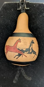 Ornamento nativo americano calabaza del suroeste pintada a mano caballos Cathleen Kardas - Imagen 1 de 6