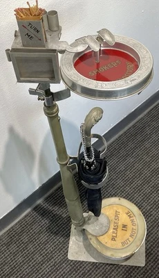 Seltener kommerzieller antiker Aschenbecher 20er Jahre Räucherständer mit Spucknapf Zirkusmotiv - Bild 1 von 4