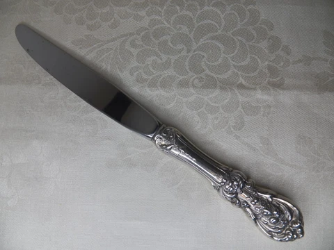 REED & BARTON FRANCIS 1ST STERLING SILVER HANDLE DINNER KNIFE 9" NO MONOGRAM Cover