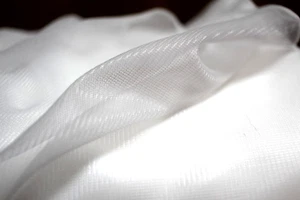 FINE FABRIC - NYLON MESH - WATER STRAIN - MOSQUITO MIDGE NETTING 1m x 150cm - Picture 1 of 3