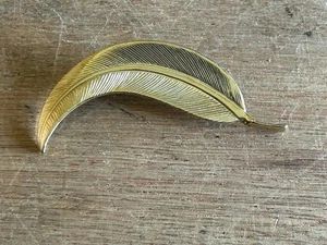 MCM Brass Tone Leaf Brooch Pin Mid Century Modern 2-1/2" Long Fashion Vintage - Imagen 1 de 24