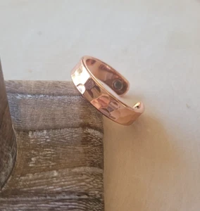 Anillo magnético de cobre puro - Anillo ajustable martillado para artritis para hombres y mujeres - Imagen 1 de 4
