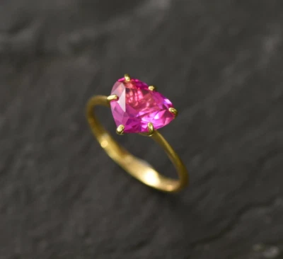 Precioso anillo de piedras preciosas de rubí rosa creado de oro macizo de 10 k tamaño disponible Foto 1 de 4