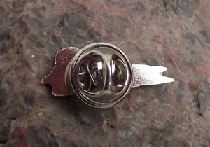 Common Pochard Diving Duck Water River Lake Bird Brooch Pin Badge - Picture 1 of 2