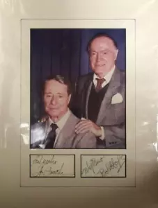 Don Ameche & Bob Hope - Firmas vintage enmarañadas con una foto - Imagen 1 de 1