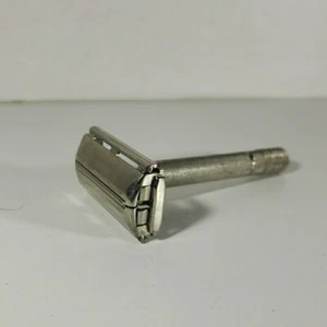 Vintage Gillette Safety Razor Z1 1954 TTO Twist To Open Double Edged - Picture 1 of 6