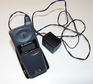 Telefono cellulare vintage Motorola MicroTAC 650 flip doppio caricatore non funzionante - Foto 1 di 17