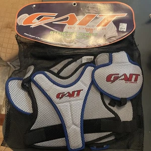 NUEVO CON ETIQUETAS Almohadillas de hombro Gait By Debeer Lacrosse Intrepid Talla grande Adolescente - Imagen 1 de 9