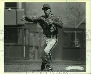 1989 Press Photo Gregg Jefferies, Baseball's New York Mets, Throws Ball