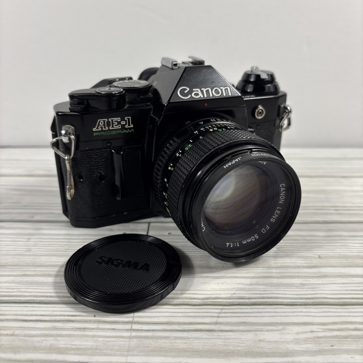 Canon AE-1 50mmセット Q432 Amazon.com : Canon AE-1 Program 35mm SLR Film Camera Kit