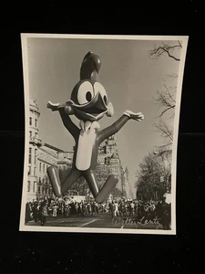 Fotografía firmada autografiada por Walter Lantz de 8x10 pájaro carpintero de la década de 1960 - Imagen 1 de 2