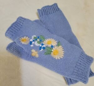 Victorian Trading Daisy & Bees Fingerless Silk & Cashmere Gloves Blue 41B
