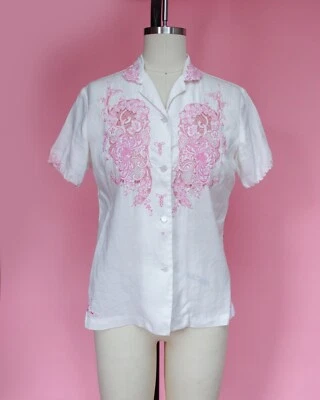 Blusa abotonada manga corta lino blanco años 60 con bordado de ojales rosas Foto 1 de 2