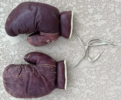  VINTAGE JC HIGGINS 1425 SEARS LEATHER KIDS BOXING GLOVES  - Image 1 of 4