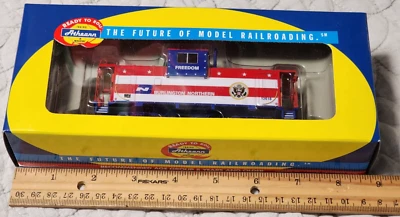 Athearn HO BN Burlington Northern Desert Storm Wide Vision Caboose Car NOS 75170 - Image 1 of 4
