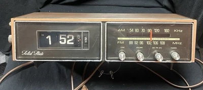 Paper Mate Flip Number AM/FM Alarm Clock Works Great, Case Wear, See Pictures - Image 1 of 4