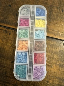 3D Mix Verschiedene Farben Nagel Charms, Acryl Multi Blau Lila Rot Rosa Blume - Bild 1 von 4