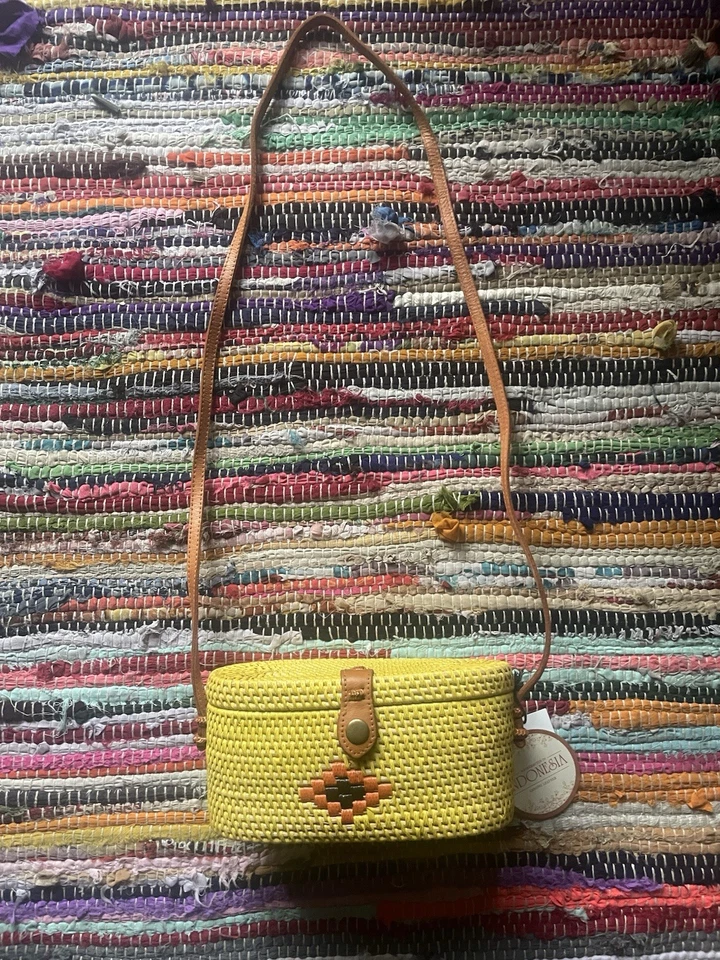Beautiful handcrafted rattan basket bag with leather accents BNWT - Image 1 of 4