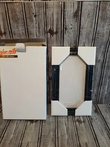 Olan Mills Custom 5x10 Black Rectangle Picture Frame - Picture 1 of 5