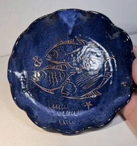 Debbie Kahn Blue Scribble Fisch Keramik Teller signiert Redwear Vintage Rarität - Bild 1 von 7