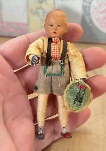 Bambola vintage Caco in miniatura casa delle bambole, ragazzo con cappello e costume in feltro originale, 3,25" - Foto 1 di 9