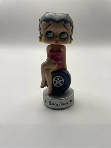 Funko Wacky Wobbler Betty Boop 2006 sentado en el neumático - Imagen 1 de 2