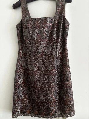 Mini Vestido Bebe Moda Gris/Plateado Para Mujer Sin Mangas Ajustado Talla 4 Usado en Excelente Condición  Foto 1 de 4