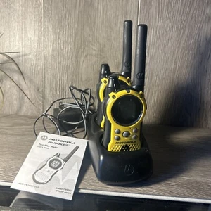 Motorola T9500/T9550 SeriesTwo Way Radio Walkie Talkie Yellow Radio Set - Picture 1 of 7