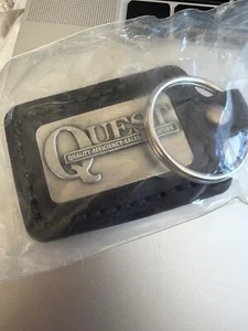 VINTAGE CATERPILLAR QUEST “Quality-Efficency-Sales-Teamwork” KEYCHAIN CAT - Picture 1 of 2