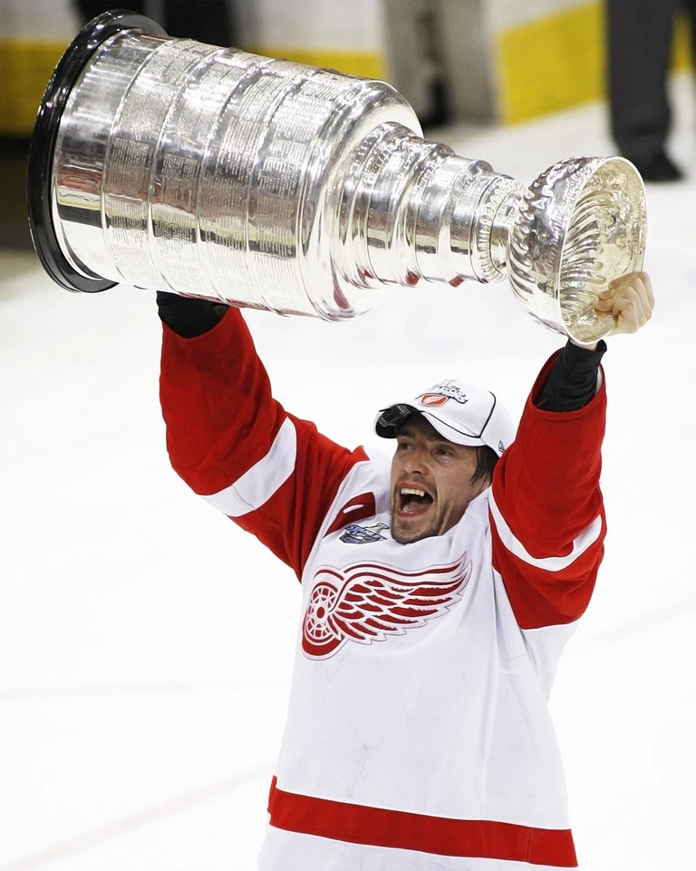 Foto de hockey Pavel Datsyuk 2008 campeón de la Copa Stanley Detroit Red Wings 8x10 NHL Foto 1 de 1