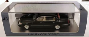Luxury Collectibles 2011 LINCOLN TOWN CAR - 1:43 scale Beauty! - Picture 1 of 7