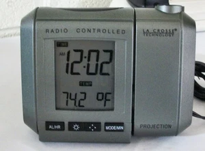 La Crosse Atomic Radio Controlled Projection Alarm Clock w/ Indoor Temperature - Picture 1 of 5