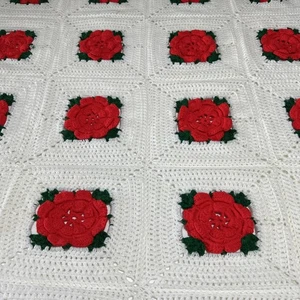 Gehäkelte 3D rote Rose Granny Square afghanische Decke X Large 88”x110” Weihnachten - Bild 1 von 6