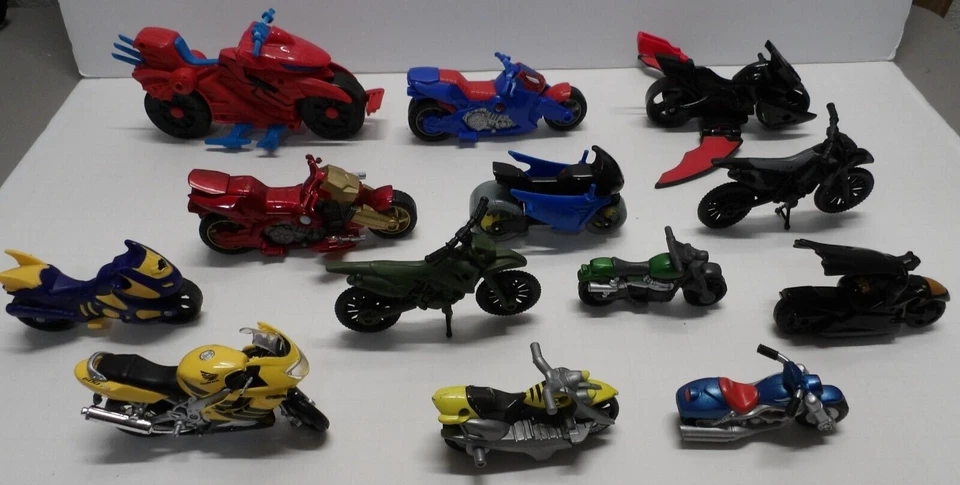 Figura de acción de juguete motocicletas, Batman, Spiderman, Ironman, Honda, Wolverine Foto 1 de 3