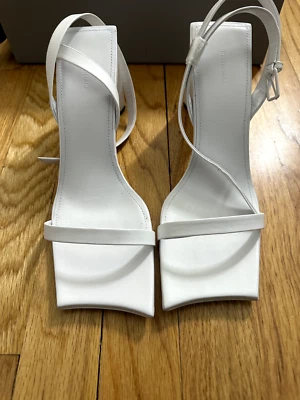 Sandalia Balenciaga Moon Puntera Cuadrada Años 90 Estética Talla 39 EU / 8.5 US Blanca Foto 1 de 4