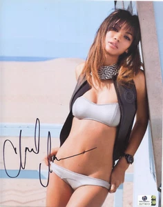 CHANEL IMAN VICTORIAS GEHEIMES MODELL HANDSIGNIERT 8X10 FARBFOTO GA COA GV774513 - Bild 1 von 1