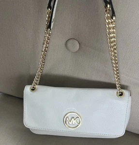 Nuevo con etiquetas Bolso Cartera Michael Kors Cuero FULTON Polvo Azul Pequeño Hombro Solapa Dorado - Imagen 1 de 1
