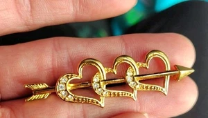 Avon Cupid Brooch Triple Heart Pin Costume Jewelry Arrow Love - Bild 1 von 8