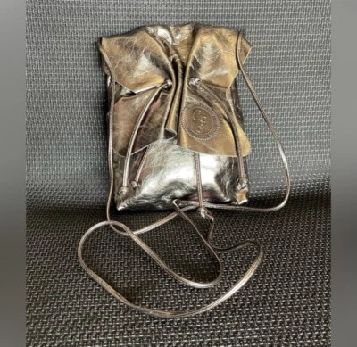 Bandolera de cuero vintage Carlos Falchi Buffalo mariposa bolso metálico Foto 1 de 4