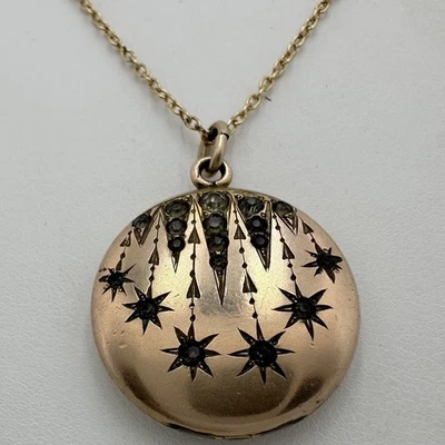 ANTIQUE EDWARDIAN ENGRAVED GOLD FILLED PASTE  SHOOTING STAR LOCKET NECKLACE - Image 1 of 4