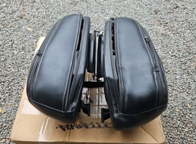 HARLEY DAVIDSON V ROD VRSC VRSCF MUSCLE LEATHER  SADDLEBAGS W / BRACKETS See Pic - Image 1 of 4