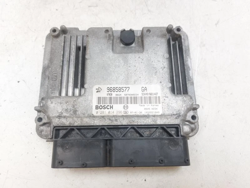0281014296 CENTRALINA MOTORE ECU BOSCH CHEVROLET CAPTIVA (C100-C140) 4WD 2.0 VCD - Immagine 1 di 4