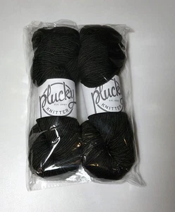 Plucky Knitter Primo hilo peinado "Península" (verde oscuro) 2 madejas - Imagen 1 de 1